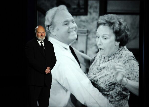 Đạo diễn Rob Reiner phát biểu trên sân khấu tại lễ trao giải Emmy lần thứ 65 tổ chức tại Nhà hát Nokia Theatre L.A. Live ngày 22 tháng 9 năm 2013 ở Los Angeles - Sputnik Việt Nam