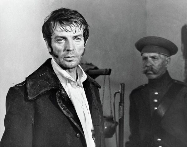 Oleg Strizhenov trong vai Sergey Volkonsky trong bộ phim “Ngôi sao của Hạnh phúc lôi cuốn” của đạo diễn Vladimir Motyl - Sputnik Việt Nam