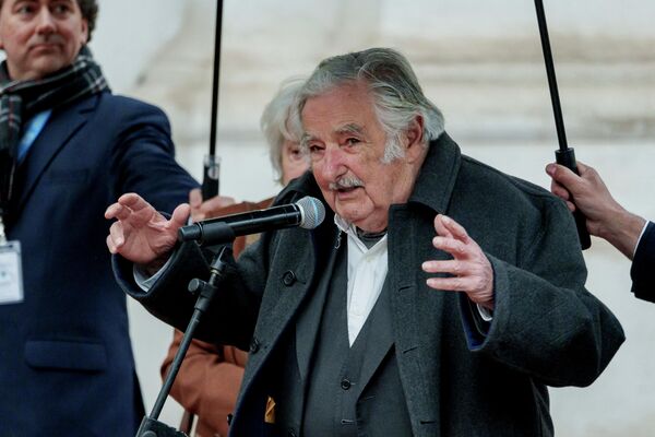 Cựu Tổng thống Uruguay Jose Mujica phát biểu ngày 11 tháng 9 năm 2023 tại Santiago, Chile - Sputnik Việt Nam