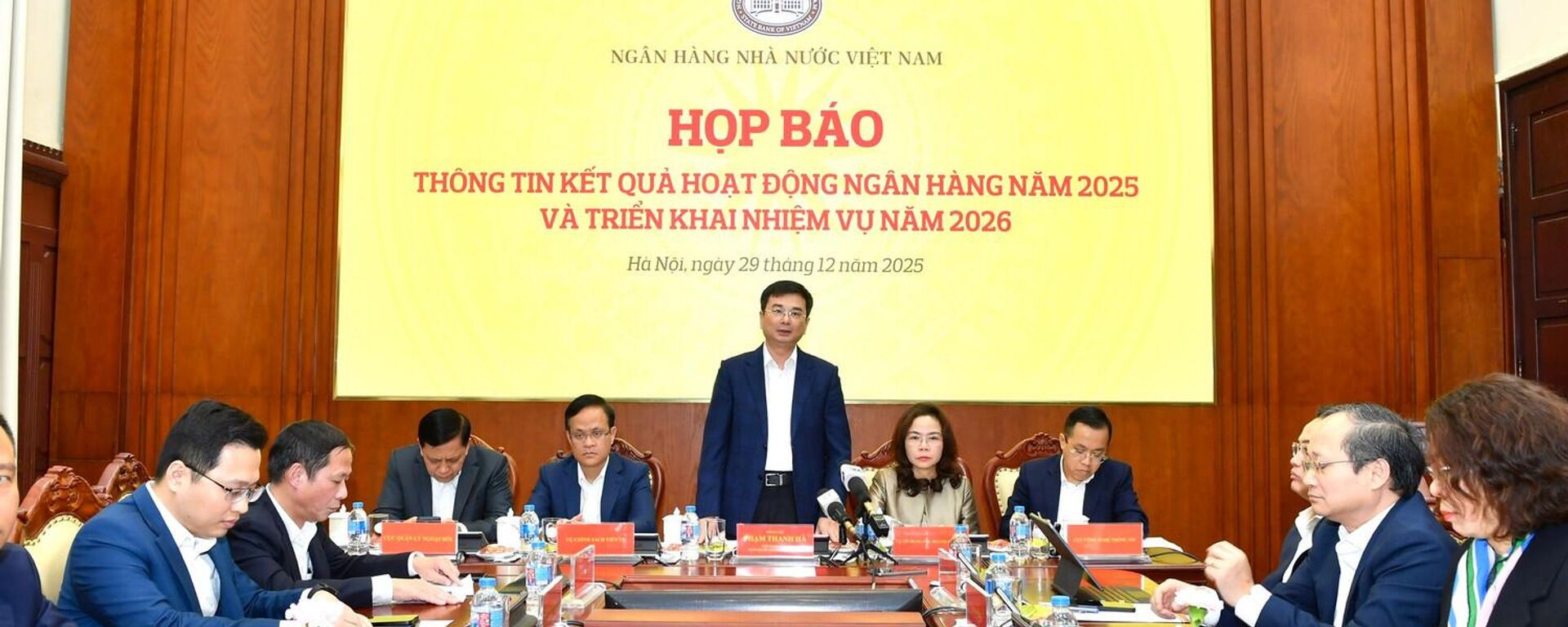 Phó Thống đốc Ngân hàng Nhà nước Phạm Thanh Hà phát biểu tại họp báo. - Sputnik Việt Nam, 1920, 29.12.2025