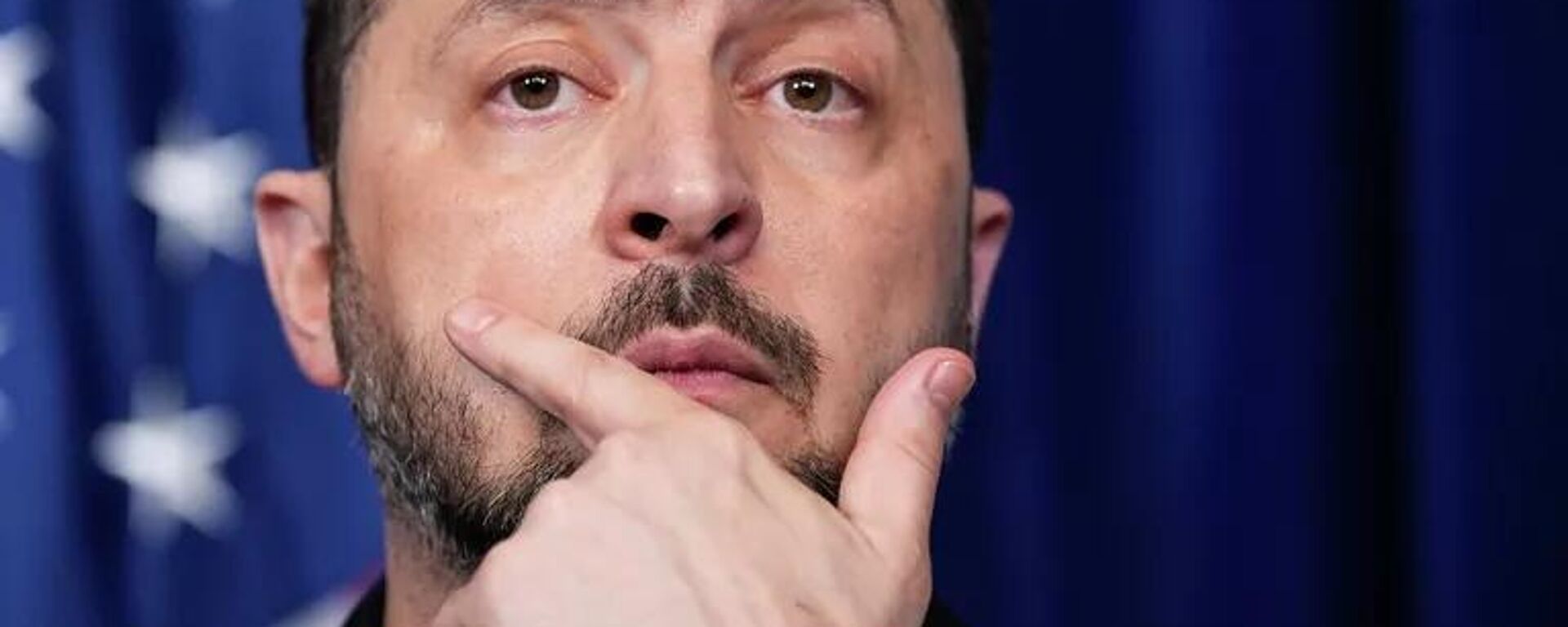 Vladimir Zelensky trong cuộc gặp với Tổng thống Donald Trump tại khu nghỉ dưỡng Mar-a-Lago ở Florida - Sputnik Việt Nam, 1920, 06.03.2026