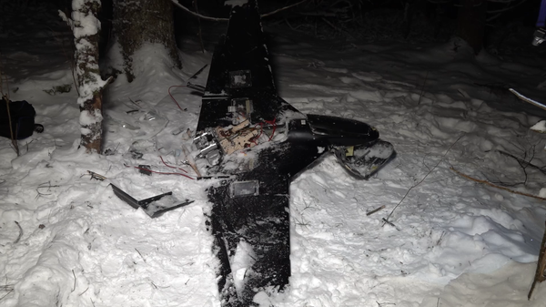 Bộ Quốc phòng Nga trưng bày mảnh vỡ UAV bị bắn rơi trong vụ tấn công vào dinh thự của Tổng thống Putin - Sputnik Việt Nam