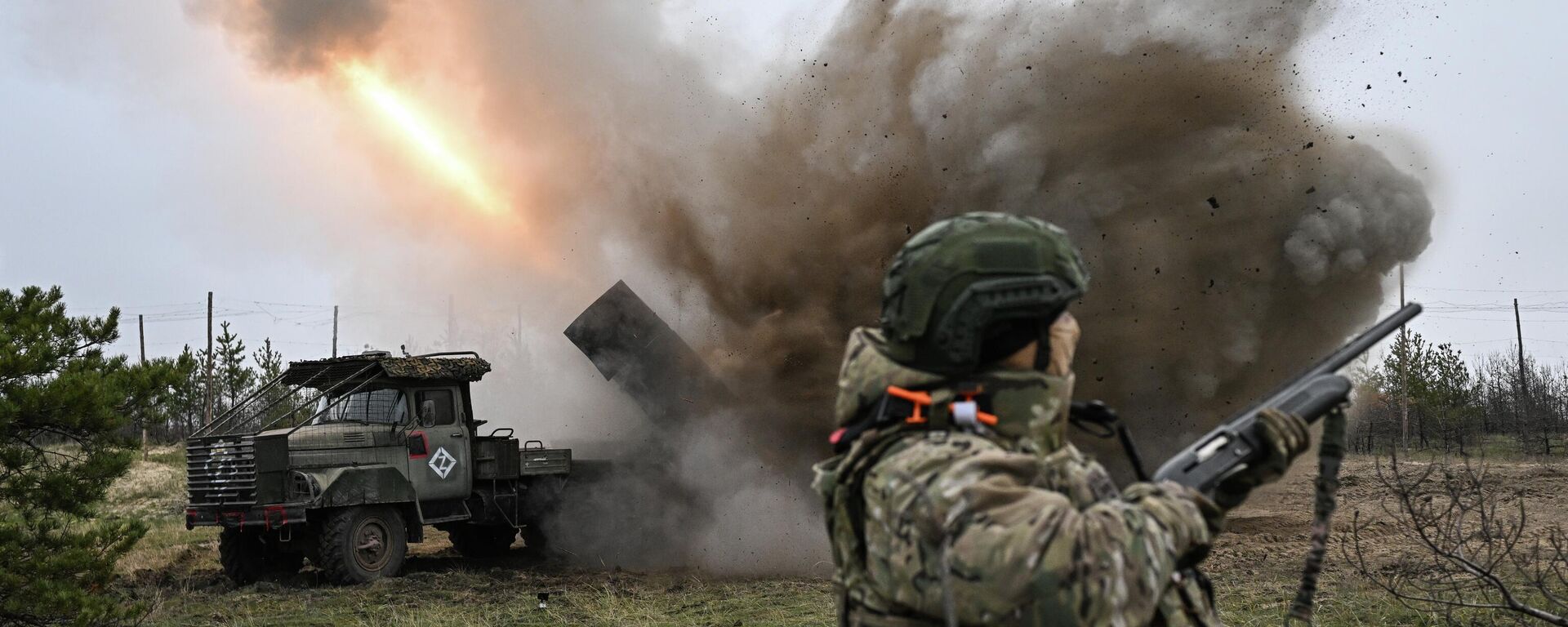 Công tác tác chiến của kíp vận hành hệ thống phóng tên lửa Grad MLRS - Sputnik Việt Nam, 1920, 02.01.2026