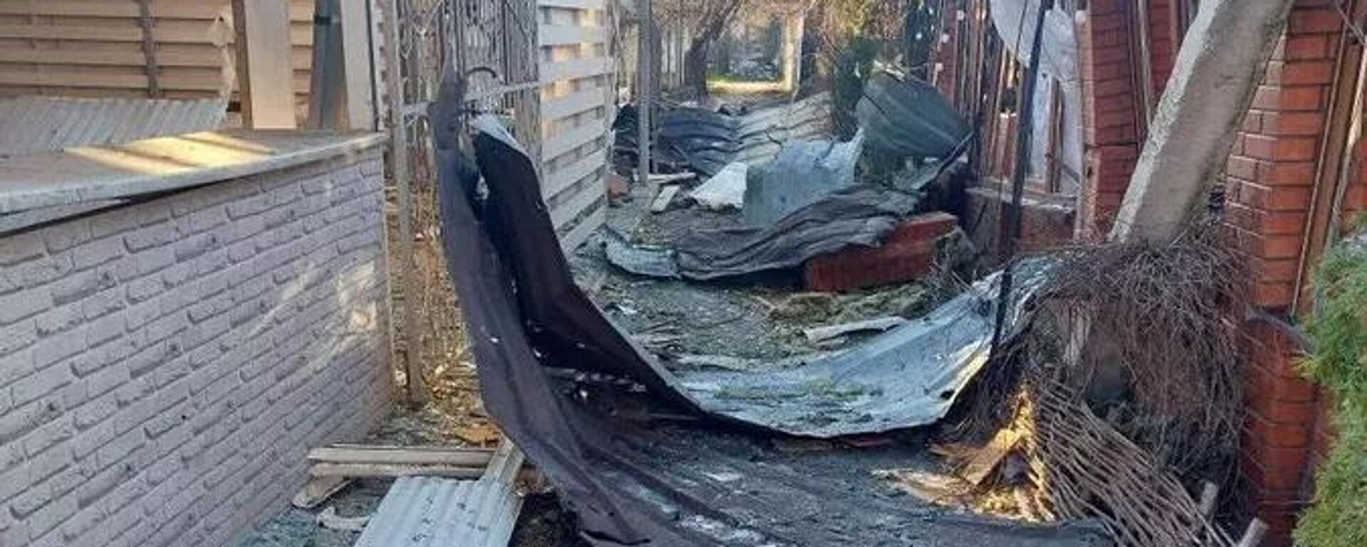 Hậu quả của vụ tấn công bằng máy bay không người lái của Ukraina vào một quán cà phê và khách sạn ở Khorly, tỉnh Kherson - Sputnik Việt Nam, 1920, 01.01.2026