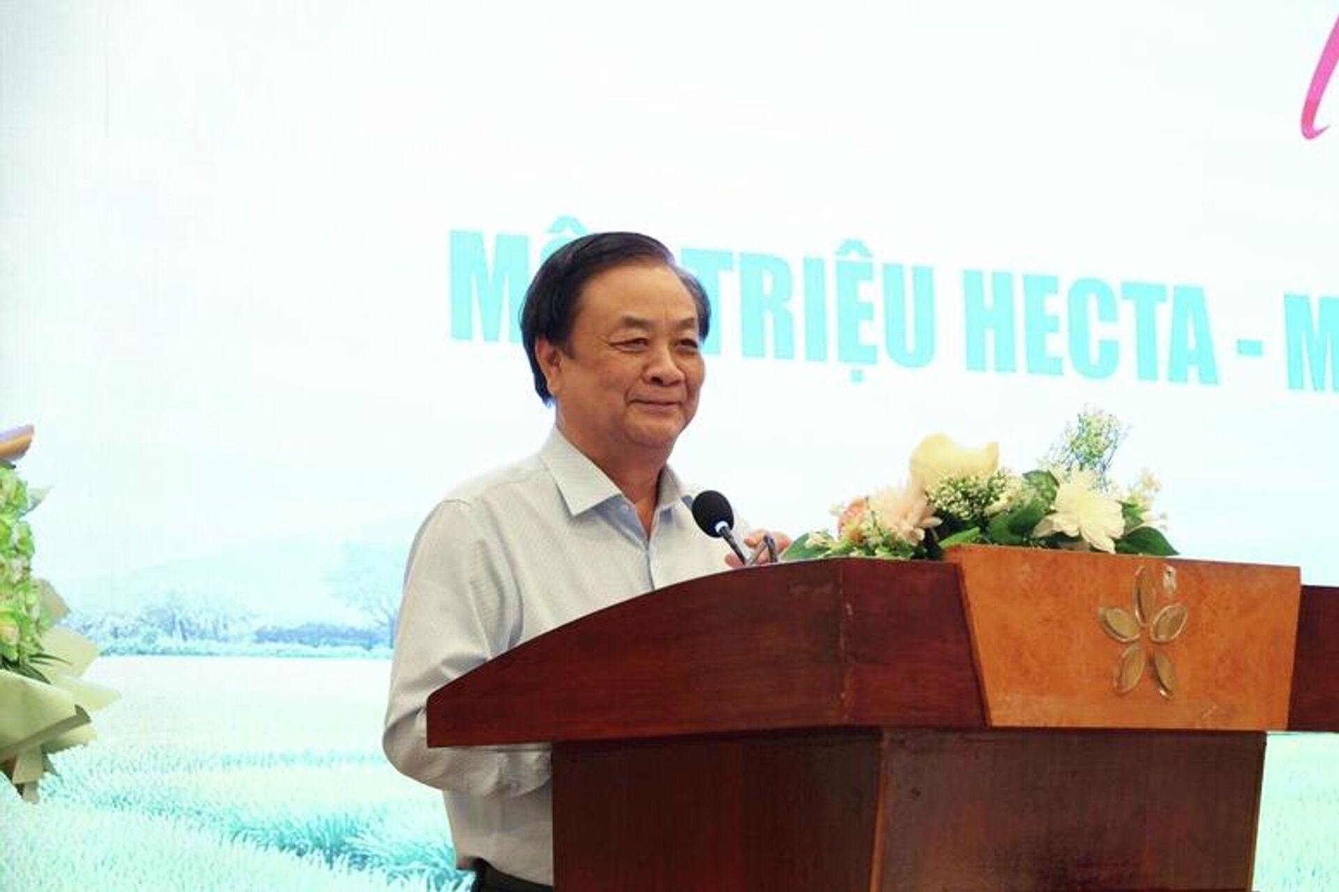 Phó Chủ tịch Quốc hội Lê Minh Hoan chia sẻ tại Tọa đàm - Sputnik Việt Nam, 1920, 01.01.2026