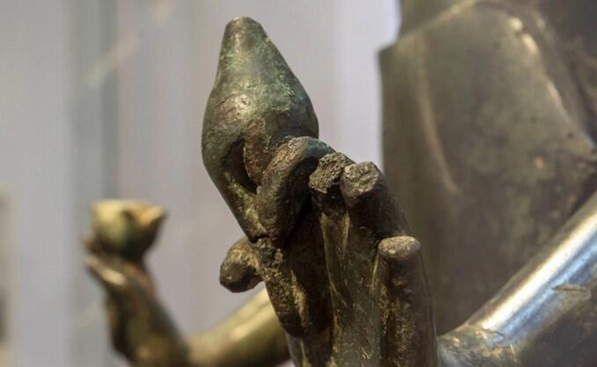 Pháp khí con ốc được gắn lên tay trái tượng Bồ tát Tara - Sputnik Việt Nam, 1920, 03.01.2026