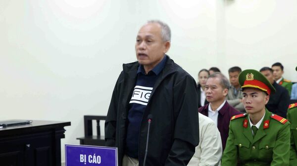 Bị cáo Phạm Văn Hạ, cựu Giám đốc Ban Quản lý dự án tỉnh Đắk Lắk khai báo trước Tòa - Sputnik Việt Nam