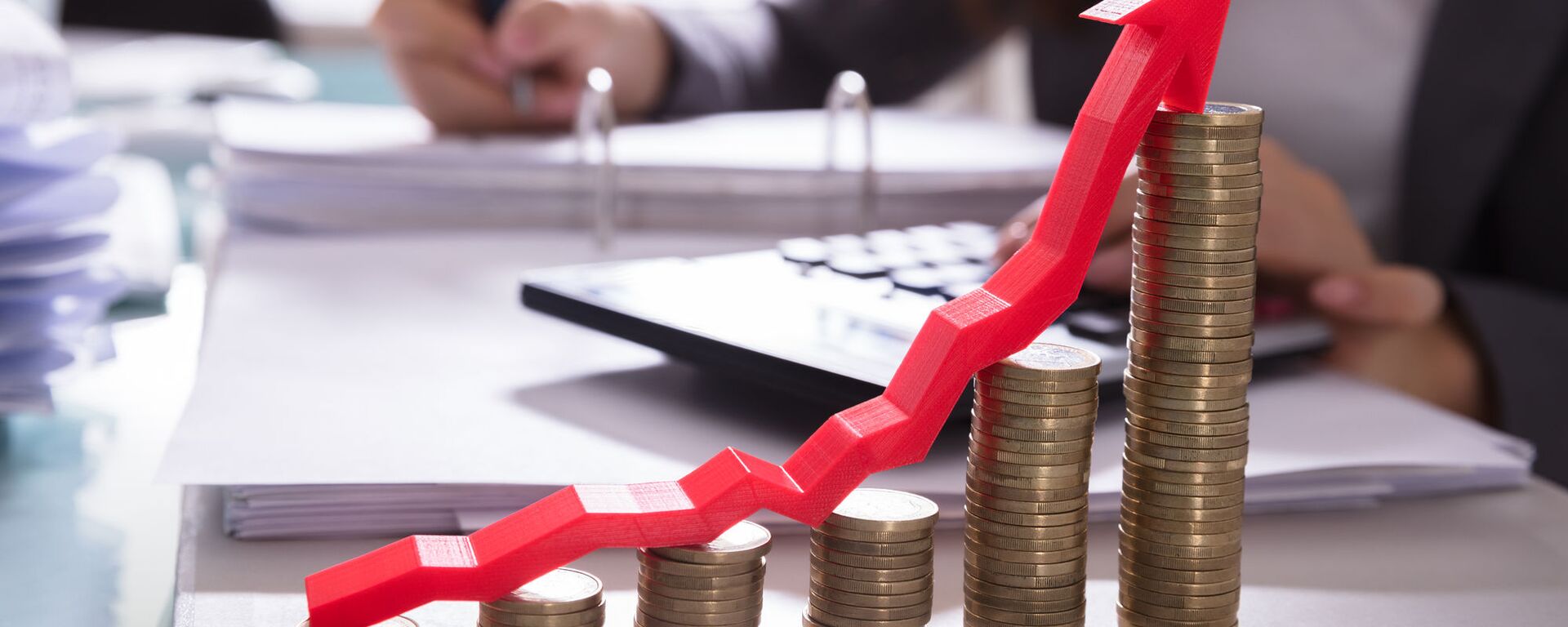 Tiền xu ở dạng biểu đồ tăng trưởng giá - Sputnik Việt Nam, 1920, 05.01.2026