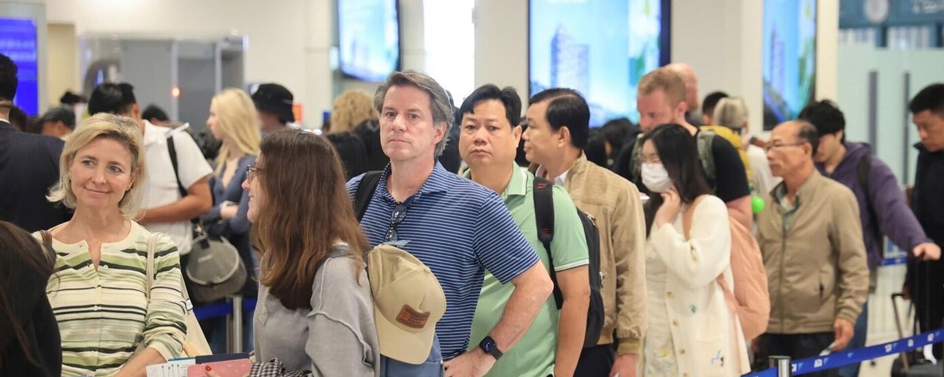 Khách quốc tế tại sân bay Nội Bài trong dịp Tết Dương lịch 2026 - Sputnik Việt Nam, 1920, 06.01.2026