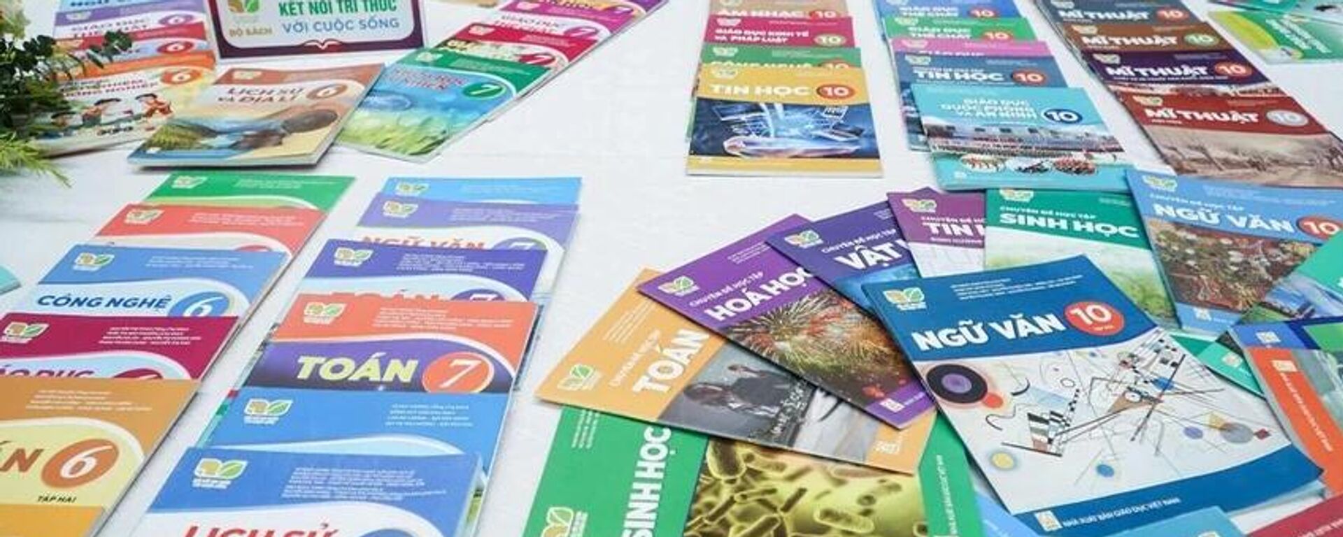Theo Bộ GD&ĐT, “Kết nối tri thức với cuộc sống” là bộ sách được nhiều địa phương lựa chọn sử dụng trong thời gian qua - Sputnik Việt Nam, 1920, 06.01.2026