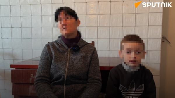 Lực lượng vũ trang Ukraina đe dọa bắn người phụ nữ vì nói tiếng Nga - Sputnik Việt Nam