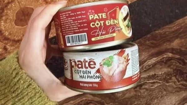 Những hộp pate cột đèn Hải Phòng của Công ty Cổ phần Đồ hộp Hạ Long (Halong Canfoco) chưa kịp sử dụng tại gia đình Kim Mai - Sputnik Việt Nam