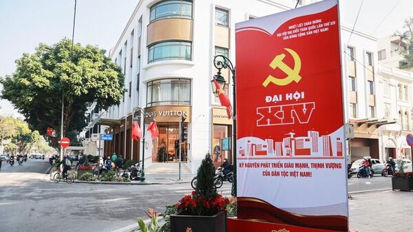 Những ngày này, Thủ đô Hà Nội đang trong diện mạo rực rỡ, trang trọng, chuẩn bị cho sự kiện chính trị trọng đại, Đại hội đại biểu toàn quốc lần thứ XIV của Đảng - Sputnik Việt Nam