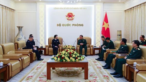 Sáng 13-1, tại trụ sở Bộ Quốc phòng, Thượng tướng Hoàng Xuân Chiến, Ủy viên Trung ương Đảng, Ủy viên Thường vụ Quân ủy Trung ương, Thứ trưởng Bộ Quốc phòng đã tiếp đồng chí Đoạn Bình, Tham tán Cảnh vụ Trung Quốc. - Sputnik Việt Nam