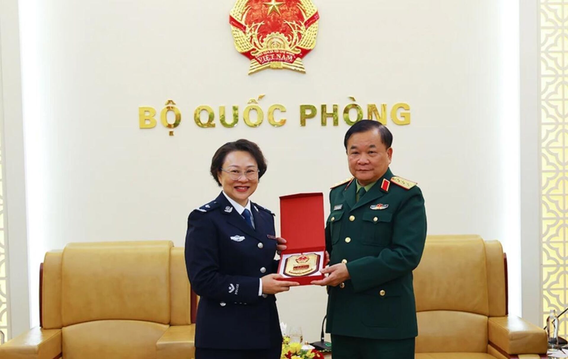 Sáng 13-1, tại trụ sở Bộ Quốc phòng, Thượng tướng Hoàng Xuân Chiến, Ủy viên Trung ương Đảng, Ủy viên Thường vụ Quân ủy Trung ương, Thứ trưởng Bộ Quốc phòng đã tiếp đồng chí Đoạn Bình, Tham tán Cảnh vụ Trung Quốc. - Sputnik Việt Nam, 1920, 13.01.2026