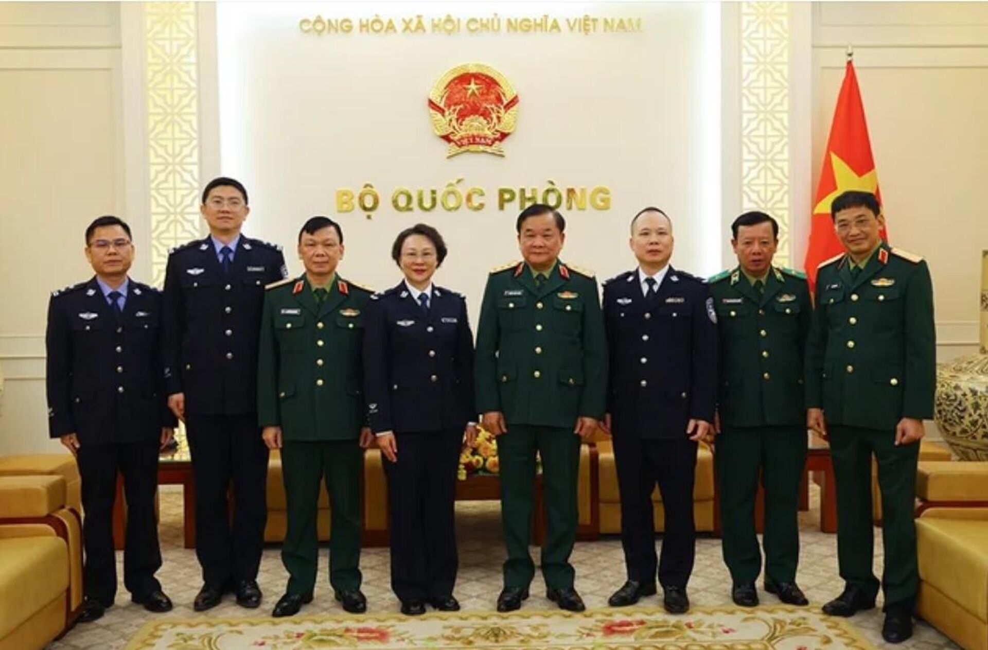 Sáng 13-1, tại trụ sở Bộ Quốc phòng, Thượng tướng Hoàng Xuân Chiến, Ủy viên Trung ương Đảng, Ủy viên Thường vụ Quân ủy Trung ương, Thứ trưởng Bộ Quốc phòng đã tiếp đồng chí Đoạn Bình, Tham tán Cảnh vụ Trung Quốc. - Sputnik Việt Nam, 1920, 13.01.2026