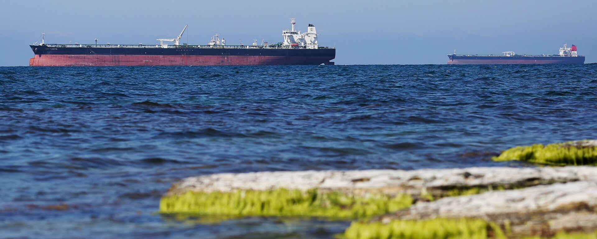 Các tàu chở dầu neo đậu tại vịnh Tsemes - Sputnik Việt Nam, 1920, 13.01.2026