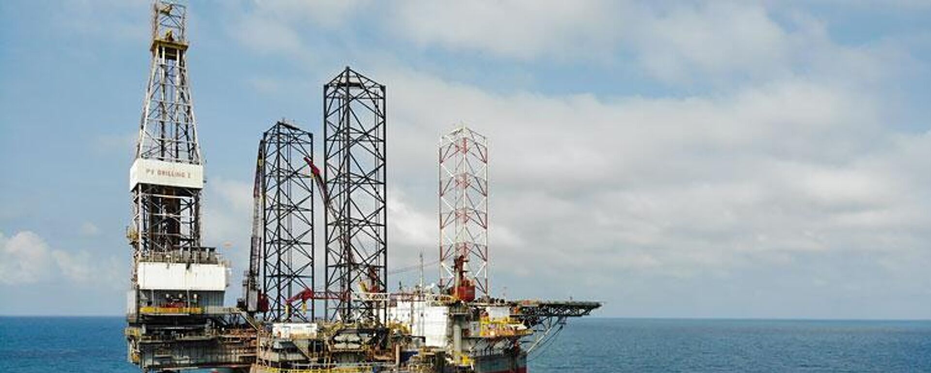 Một giàn khoan dầu của công ty Murphy Oil - Sputnik Việt Nam, 1920, 13.01.2026