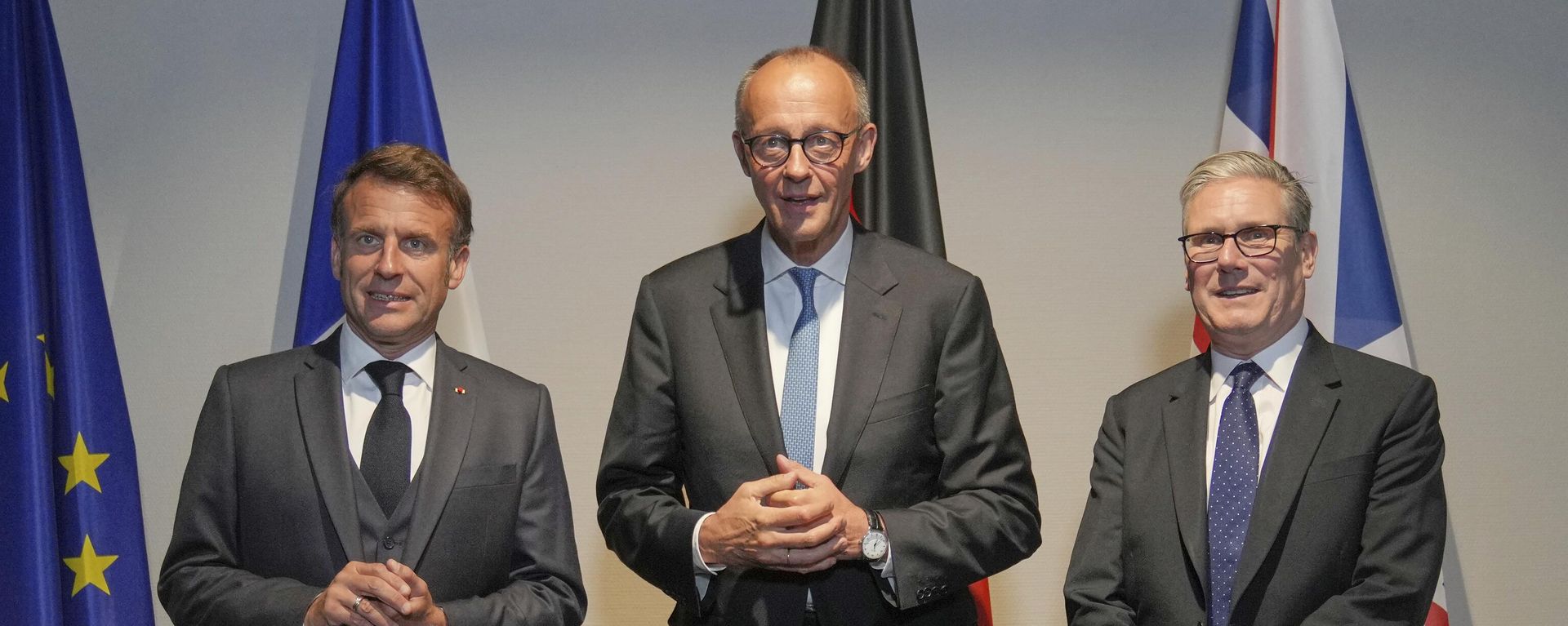  Thủ tướng Đức Merz, Tổng thống Pháp Macron và Thủ tướng Anh  Starmer - Sputnik Việt Nam, 1920, 14.01.2026