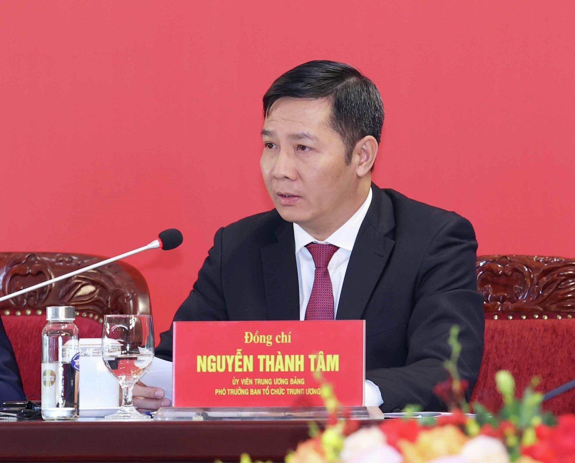 Đồng chí Nguyễn Thành Tâm, Uỷ viên Trung ương Đảng, Phó Trưởng Ban Tổ chức Trung ương trả lời câu hỏi của phóng viên. - Sputnik Việt Nam, 1920, 14.01.2026