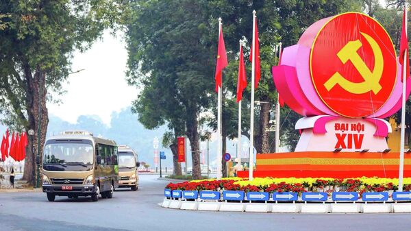 Công an Hà Nội diễn tập phương án dẫn đoàn, xếp xe phục vụ Đại hội XIV của Đảng - Sputnik Việt Nam