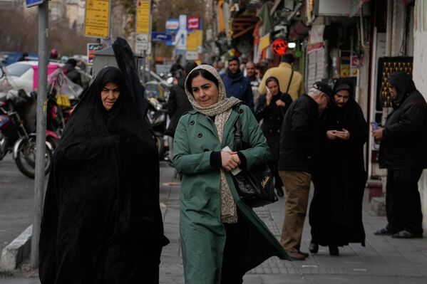 Người dân ở trung tâm Tehran, Iran - Sputnik Việt Nam