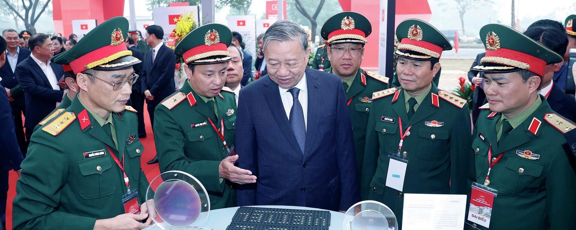 Tổng Bí thư và Thủ tướng dự Lễ khởi công Nhà máy chế tạo Chip bán dẫn công nghệ cao  - Sputnik Việt Nam, 1920, 16.01.2026