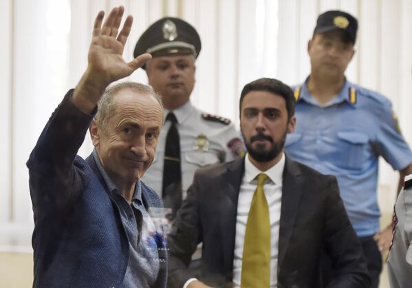 Cựu Tổng thống Armenia Robert Kocharyan trong phiên điều trần tại tòa án, năm 2019 - Sputnik Việt Nam