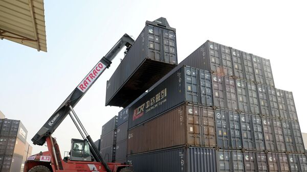 Hoạt động bốc xếp hàng hóa sôi động tại Ga Kép - Sputnik Việt Nam