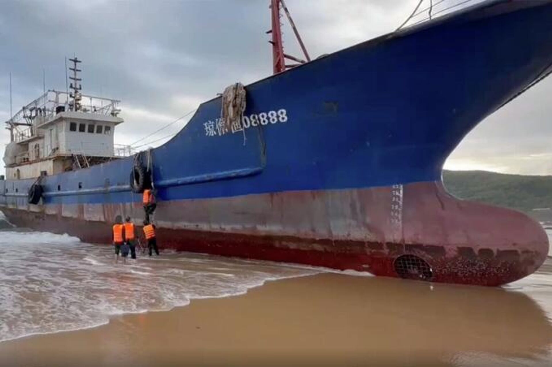 Cơ quan chức năng tiếp cận tàu sáng 5/1  - Sputnik Việt Nam, 1920, 18.01.2026