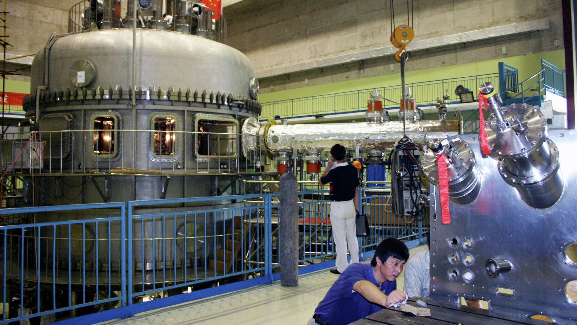 Thiết bị tokamak siêu dẫn thử nghiệm (EAST) đặt ở Hợp Phì Thiết bị tokamak siêu dẫn thử nghiệm (EAST) đặt ở Hợp Phì - Sputnik Việt Nam, 1920, 19.01.2026