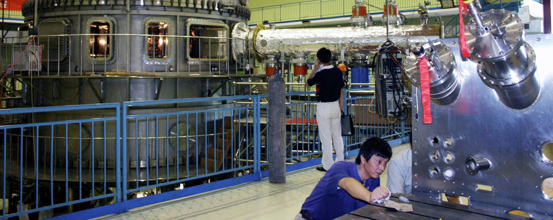 Thiết bị tokamak siêu dẫn thử nghiệm (EAST) đặt ở Hợp Phì Thiết bị tokamak siêu dẫn thử nghiệm (EAST) đặt ở Hợp Phì - Sputnik Việt Nam, 1920, 19.01.2026
