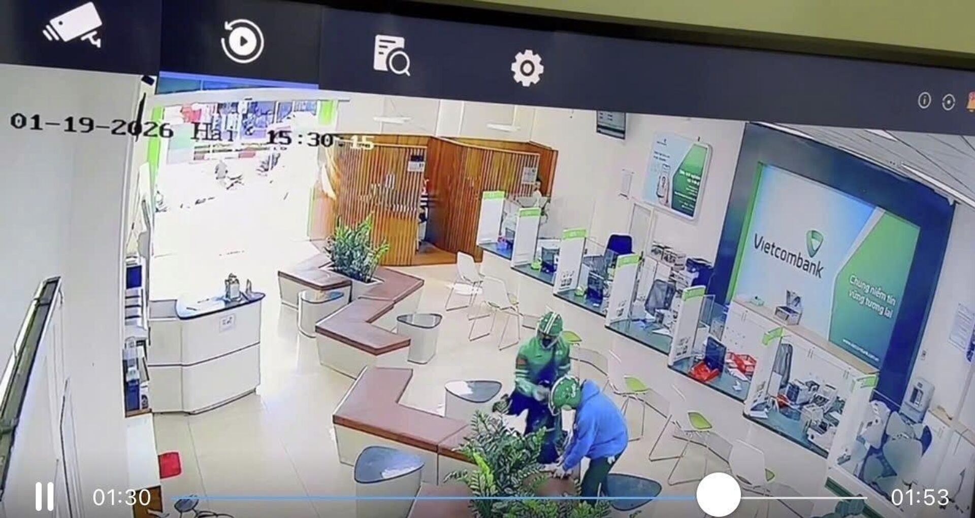 Các đối tượng dùng súng cướp ngân hàng - Sputnik Việt Nam, 1920, 19.01.2026