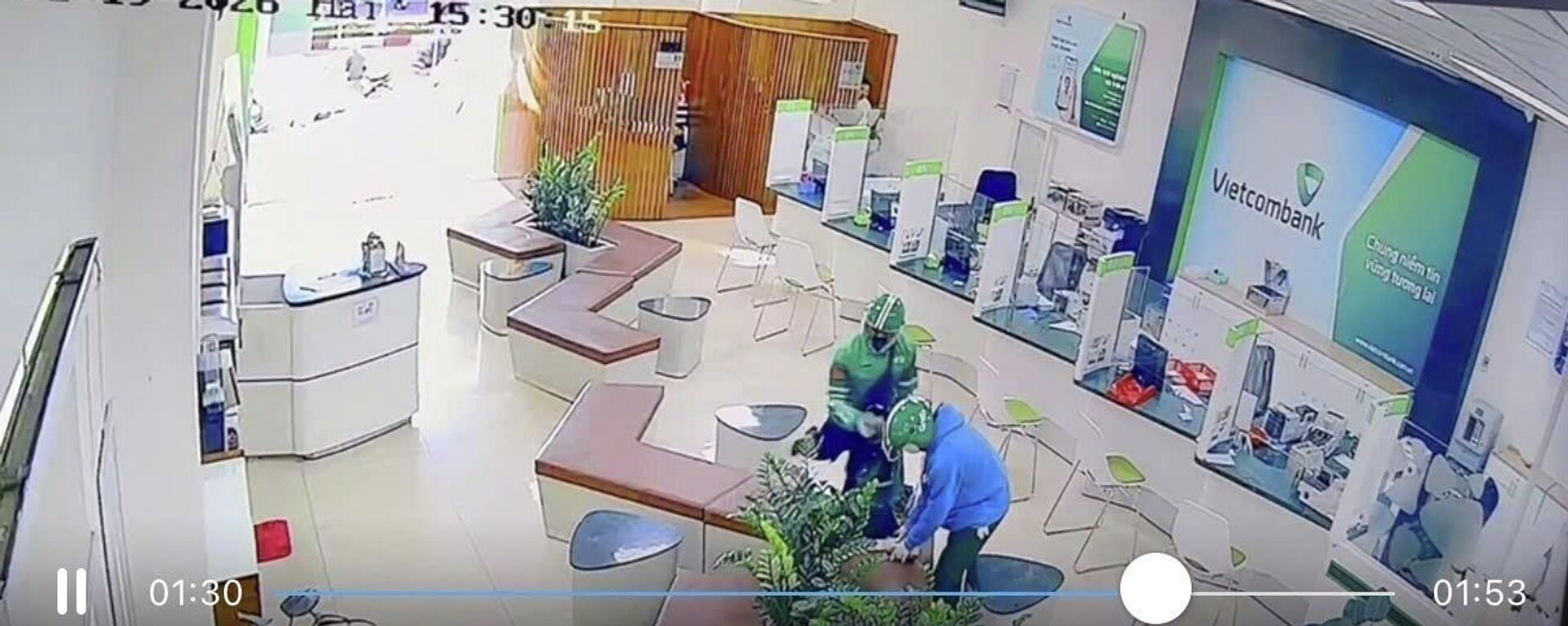 Các đối tượng dùng súng cướp ngân hàng - Sputnik Việt Nam, 1920, 06.02.2026