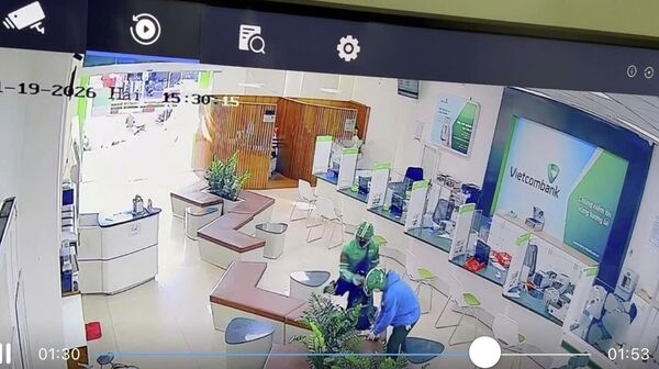 Các đối tượng dùng súng cướp ngân hàng - Sputnik Việt Nam