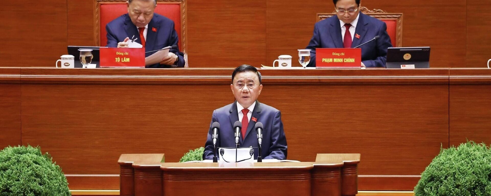 Đồng chí Trần Cẩm Tú, Ủy viên Bộ Chính trị, Thường trực Ban Bí thư trình bày Báo cáo kiểm điểm sự lãnh đạo, chỉ đạo của Ban Chấp hành Trung ương Đảng khóa XIII - Sputnik Việt Nam, 1920, 22.01.2026