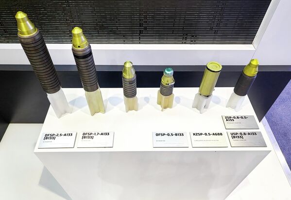 Đạn cho máy bay không người lái của Nga tại gian hàng Rosoboronexport trong triển lãm quốc tế về hệ thống không người lái UMEX 2026 tại Abu Dhabi - Sputnik Việt Nam