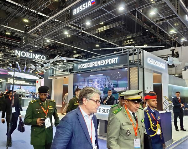 Gian hàng Rosoboronexport trong triển lãm quốc tế về hệ thống không người lái UMEX 2026 tại Abu Dhabi, nơi trưng bày các UAV của Nga - Sputnik Việt Nam