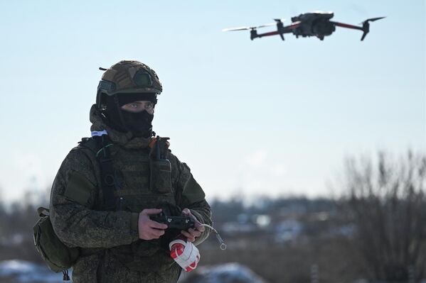 Các quân nhân thuộc đơn vị công binh của Quân khu Nam đóng tại vùng Rostov đang trải qua khóa huấn luyện chiến đấu chuyên sâu. - Sputnik Việt Nam