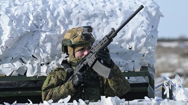 Các quân nhân thuộc đơn vị công binh của Quân khu Nam đóng tại vùng Rostov đang trải qua khóa huấn luyện chiến đấu chuyên sâu. - Sputnik Việt Nam