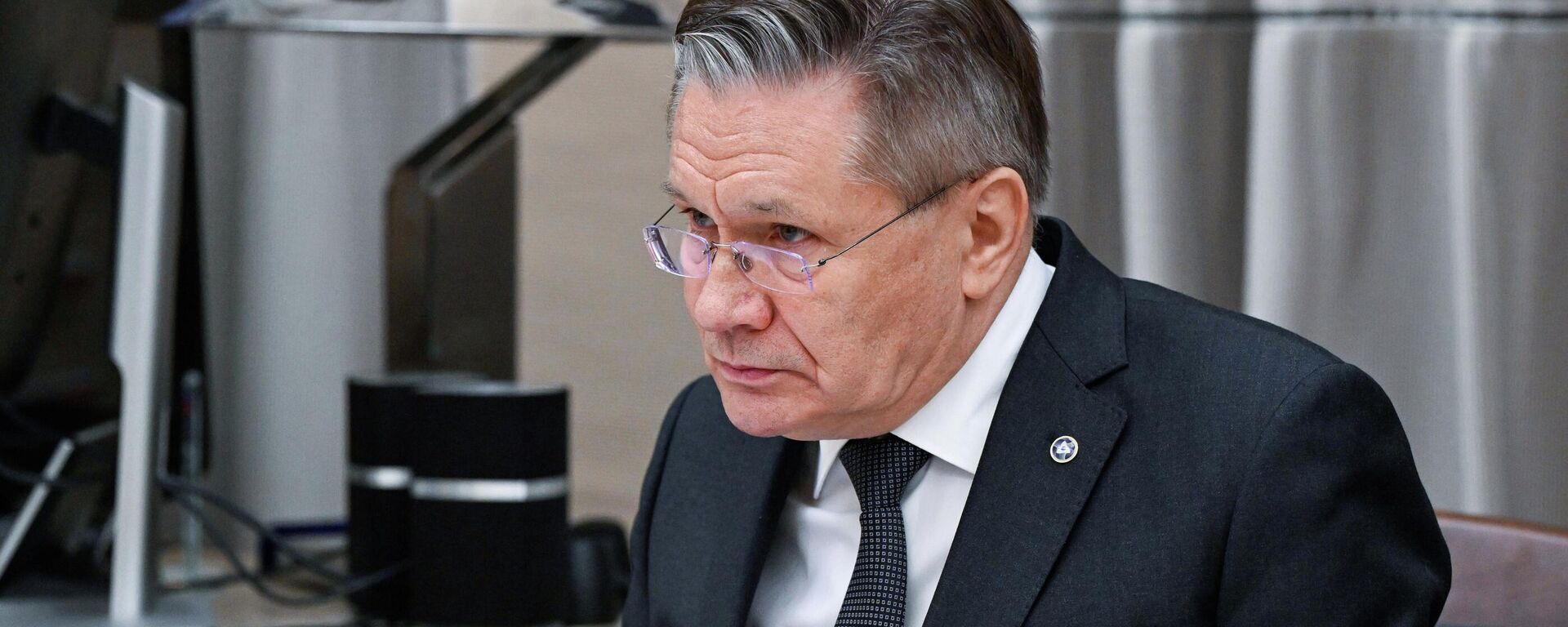 Tổng giám đốc tập đoàn nhà nước Rosatom Alexei Likhachev trong cuộc gặp với Thủ tướng Nga Mikhail Mishustin - Sputnik Việt Nam, 1920, 21.01.2026