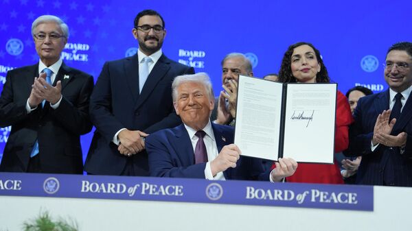 Ông Trump đã ký Hiến chương của Hội đồng Hòa bình  - Sputnik Việt Nam