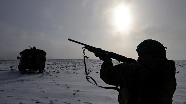 Huấn luyện chiến đấu cho các đơn vị công binh thuộc Cụm lực lượng Tây của Nga tại Cộng hòa Nhân dân Lugansk - Sputnik Việt Nam