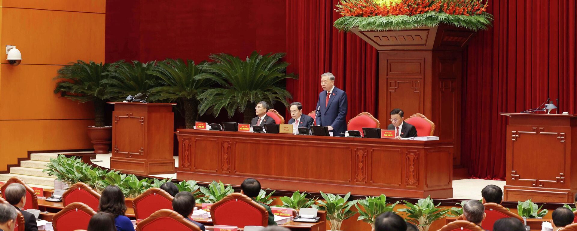 Đồng chí Tô Lâm, Tổng Bí thư BCH Trung ương Đảng khoá XIII điều hành Hội nghị Đồng chí Tô Lâm, Tổng Bí thư BCH Trung ương Đảng khoá XIII điều hành Hội nghị - Sputnik Việt Nam, 1920, 23.01.2026