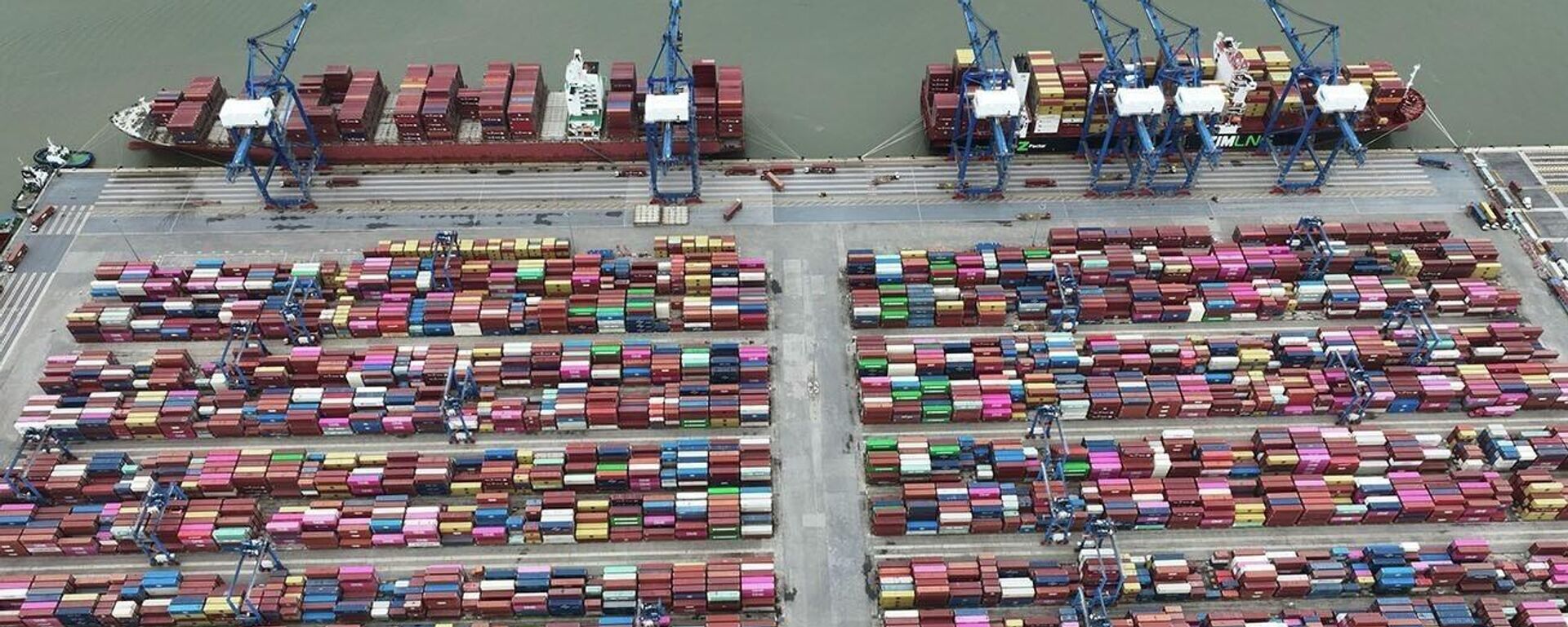 Hàng hoá xuất nhâp khẩu ở cảng container Lạch Huyện, thành phố Hải Phòng - Sputnik Việt Nam, 1920, 26.01.2026