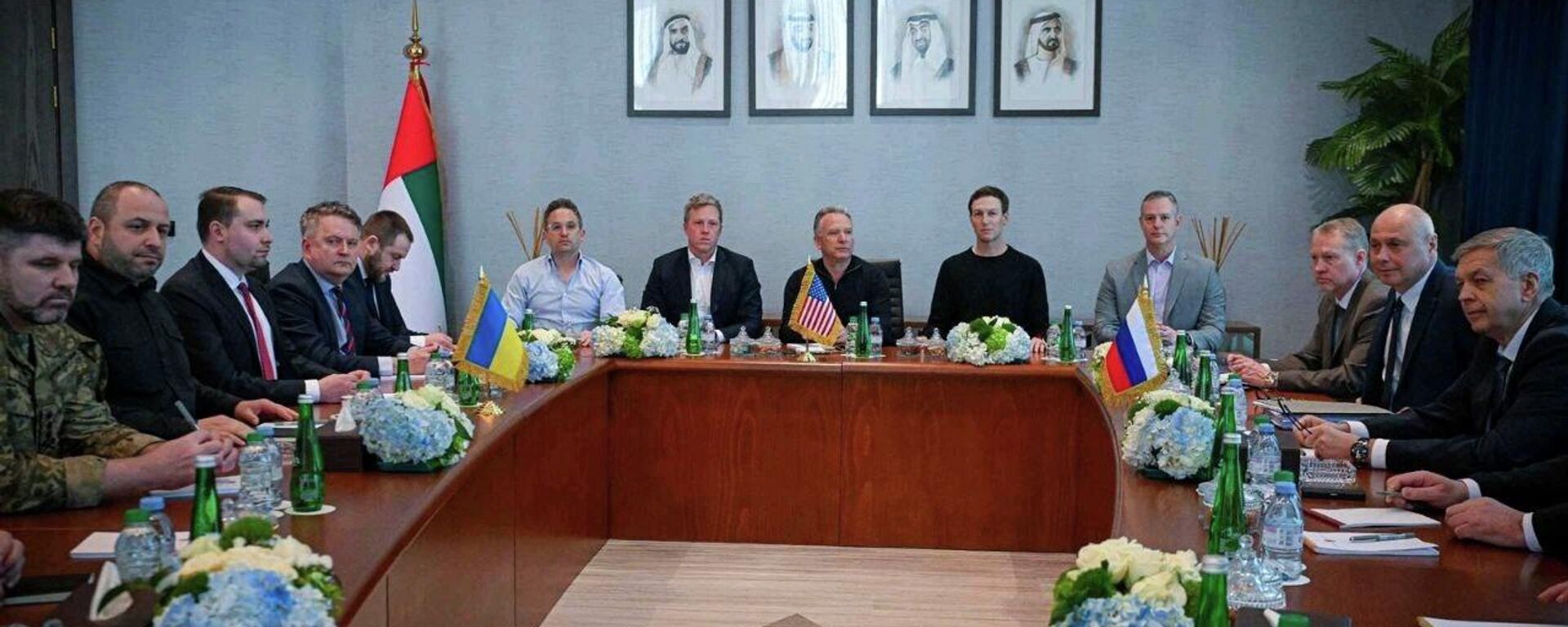 Cuộc họp ba bên của phái đoàn Nga, Mỹ và Ukraina tại Abu Dhabi - Sputnik Việt Nam, 1920, 27.01.2026