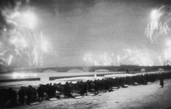 Màn bắn pháo hoa ở Leningrad để đánh dấu việc hoàn toàn dỡ bỏ phong tỏa - Sputnik Việt Nam