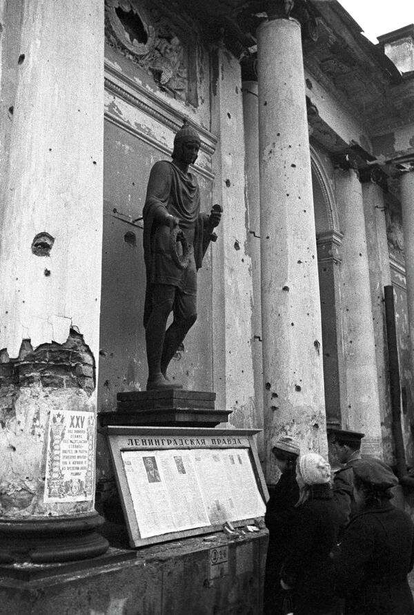 Các chướng ngại vật chống tăng trên đường phố. Ảnh từ Bảo tàng Lịch sử Nhà nước Leningrad - Sputnik Việt Nam