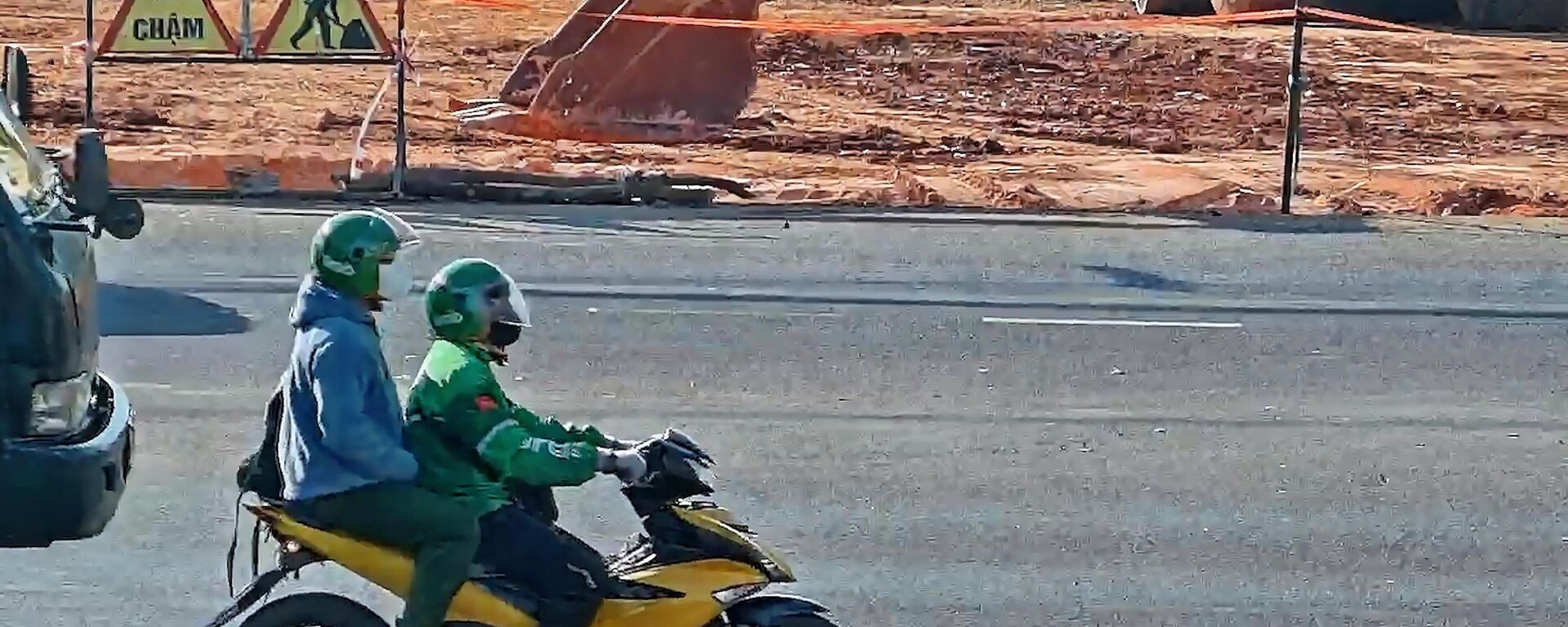 2 tên cướp trên đường tẩu thoát - Sputnik Việt Nam, 1920, 27.01.2026