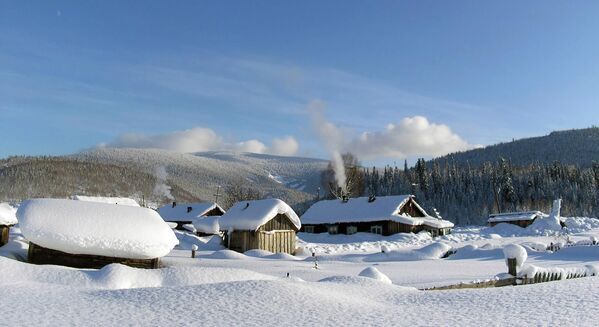 Làng Teba, tỉnh Kemerovo, Nga - độ dày lớp tuyết phủ đạt 1 mét 80 centimet. - Sputnik Việt Nam